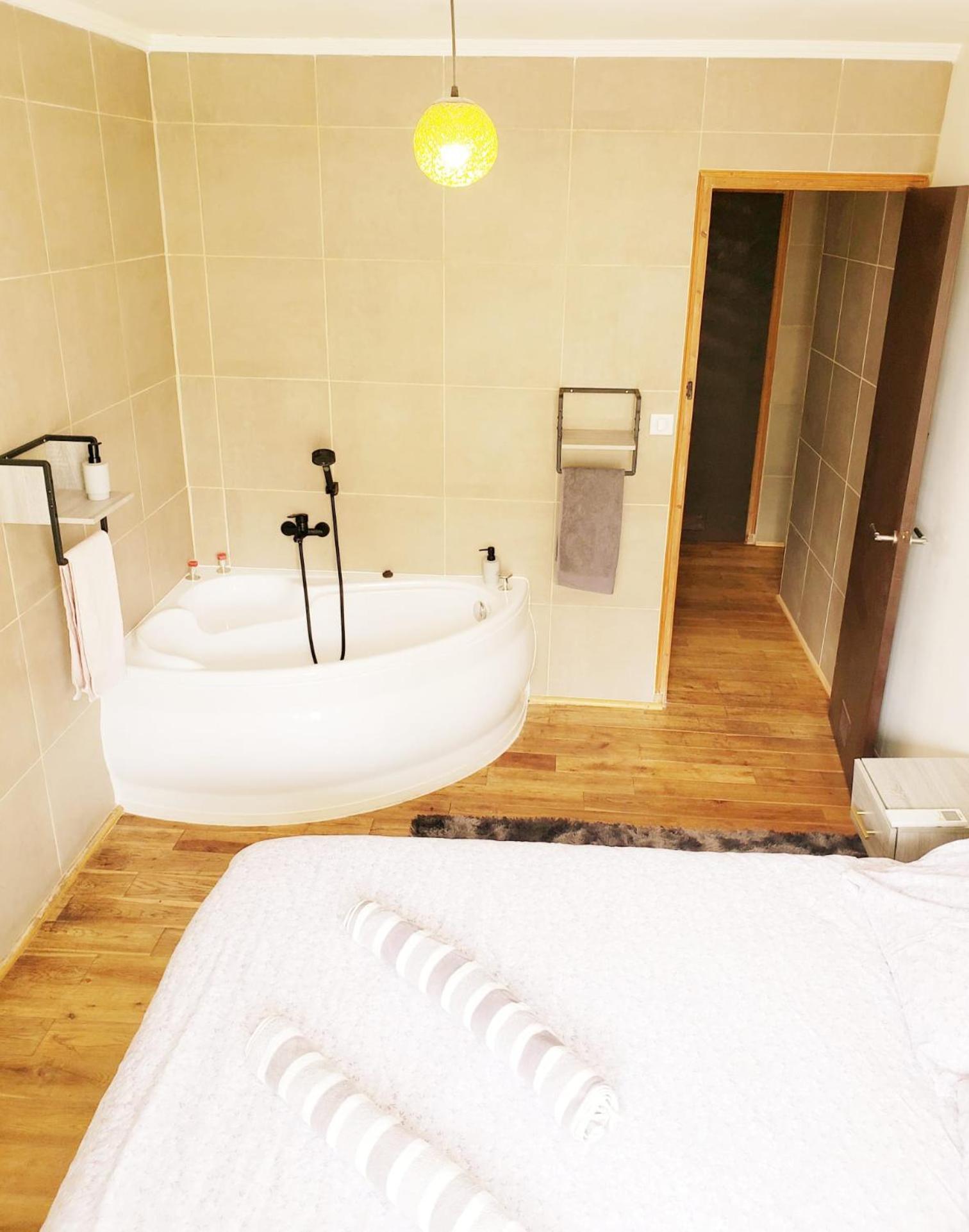 Suite From 1 To 6 - Bathtubs In Rooms - Air Conditioned Residential Appartement - Self-Arrival - Wifi - Netflix Disney - Kitchen - Laundry - Parking Avinyon Dış mekan fotoğraf